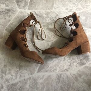 NWOT BUCCO faux vegan suede Brown lace up gladiator style heeled sandals size 6